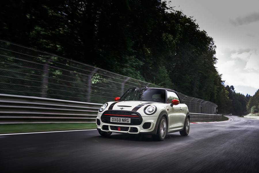  Mini John Cooper Works Cabrio (F57) 2018 года  (WW) (фото 33 из 36)